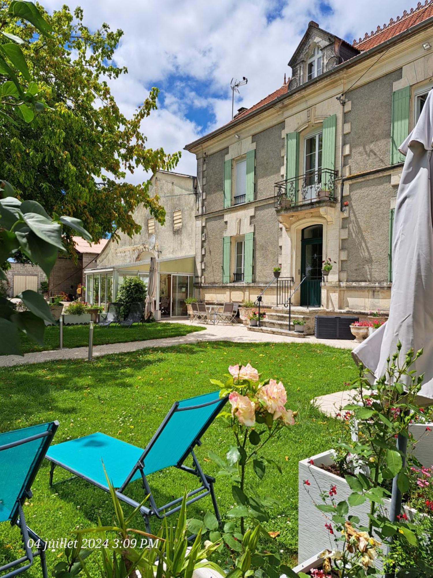 La Metairie Au Milieu Des Vignes Lägenhet Réaux Exteriör bild
