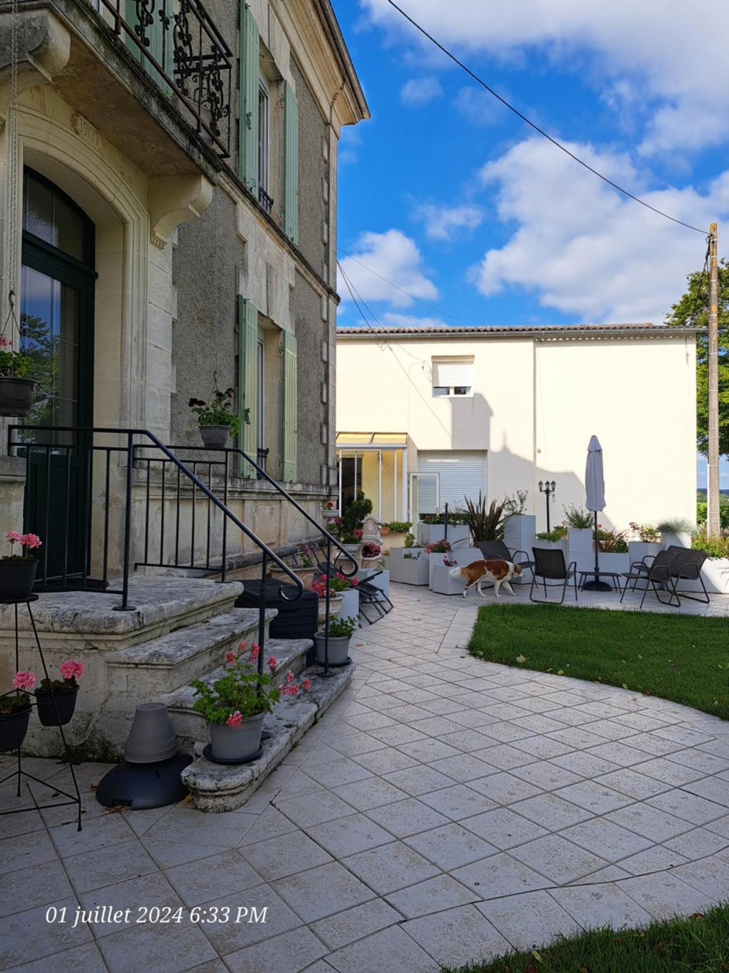 La Metairie Au Milieu Des Vignes Lägenhet Réaux Exteriör bild