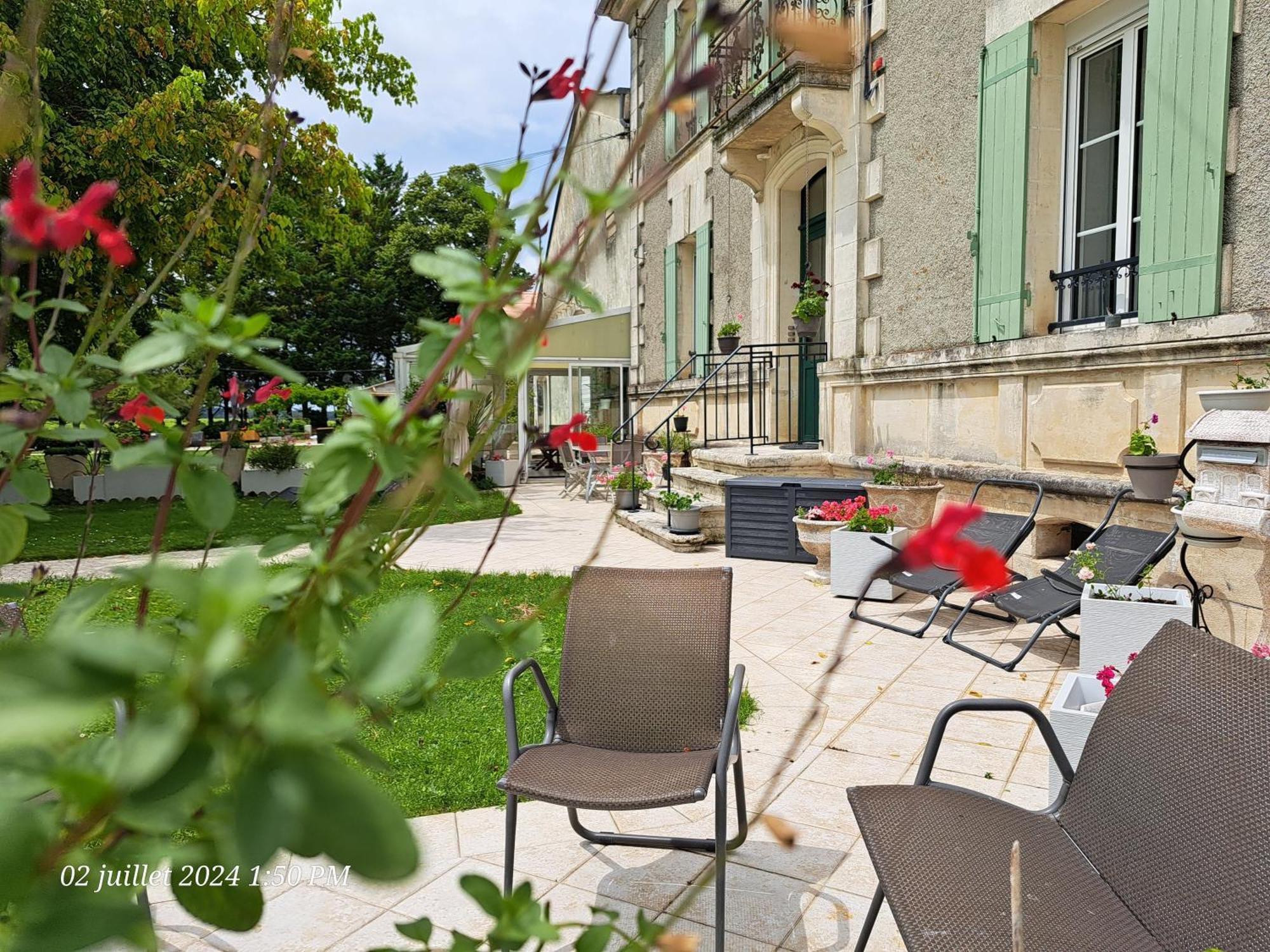 La Metairie Au Milieu Des Vignes Lägenhet Réaux Exteriör bild