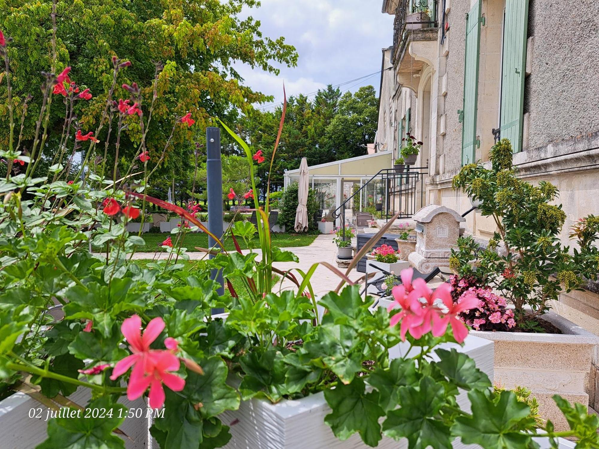 La Metairie Au Milieu Des Vignes Lägenhet Réaux Exteriör bild
