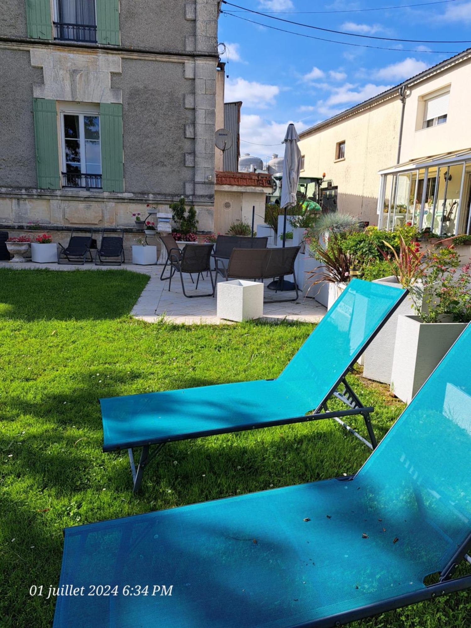 La Metairie Au Milieu Des Vignes Lägenhet Réaux Exteriör bild