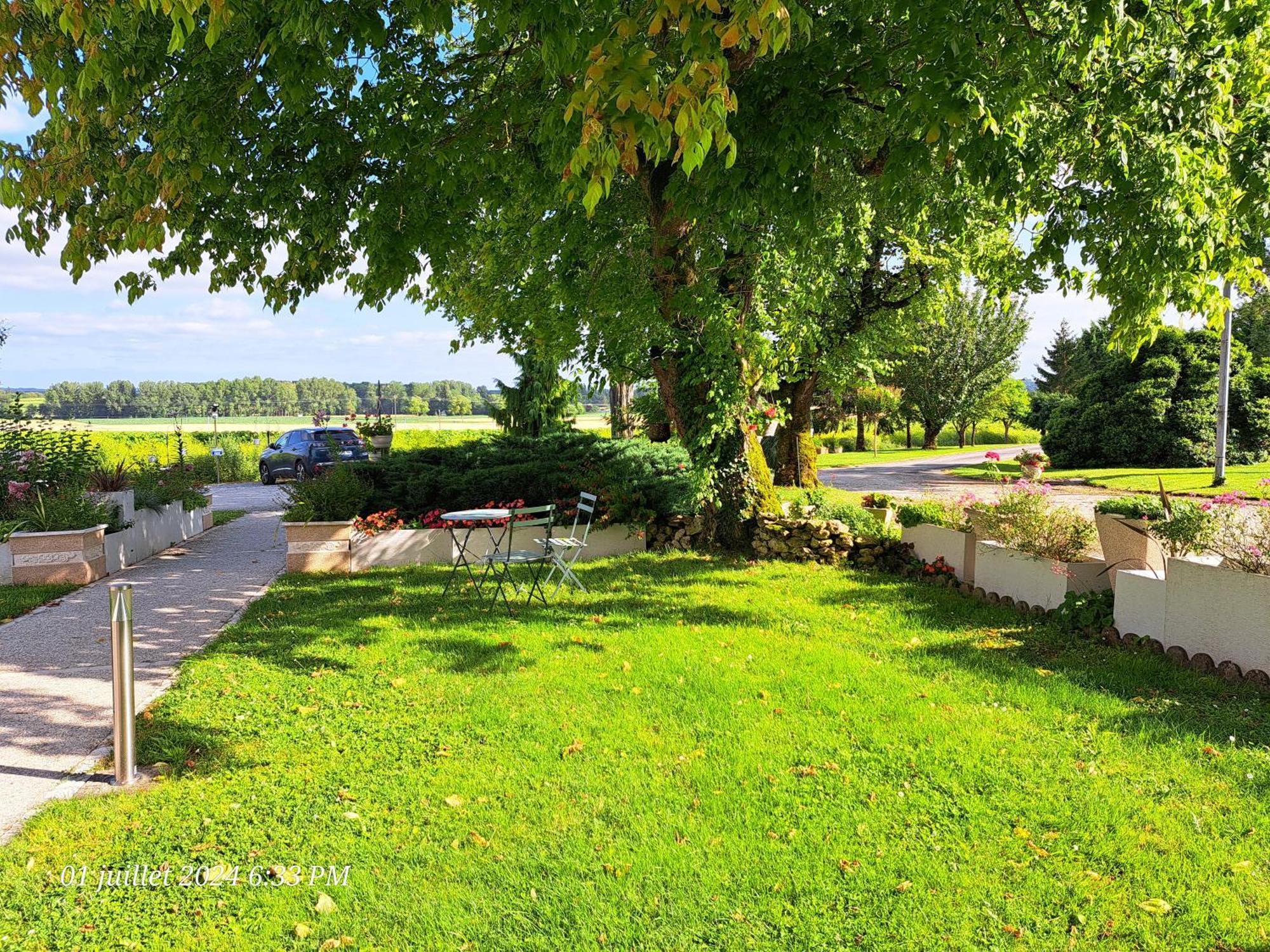 La Metairie Au Milieu Des Vignes Lägenhet Réaux Exteriör bild